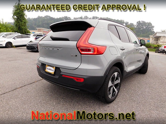 Volvo XC40 Vehicle Full-screen Gallery Image 05