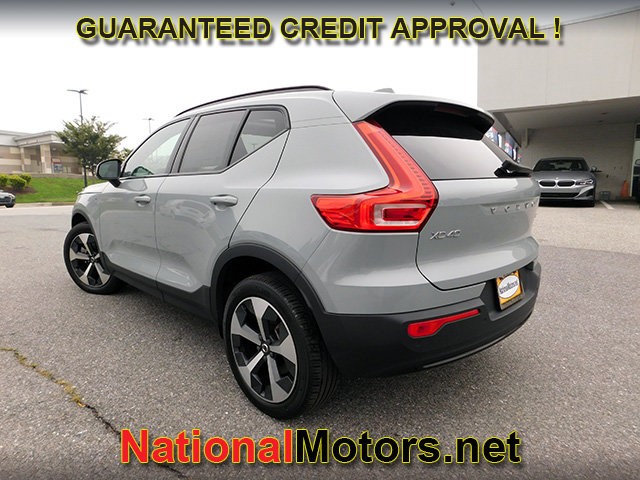 Volvo XC40 Vehicle Full-screen Gallery Image 06