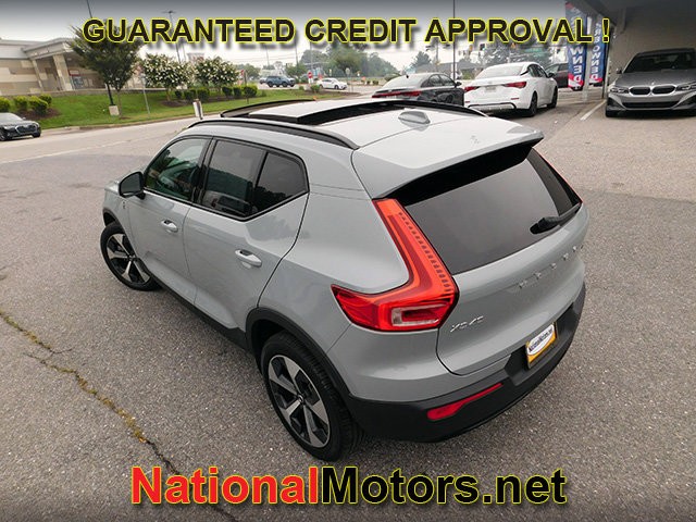 Volvo XC40 Vehicle Full-screen Gallery Image 07