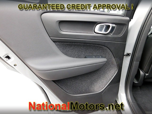 Volvo XC40 Vehicle Full-screen Gallery Image 13