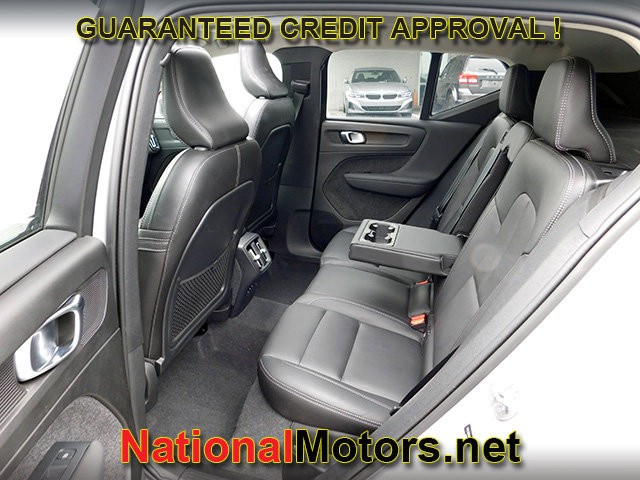 Volvo XC40 Vehicle Full-screen Gallery Image 14