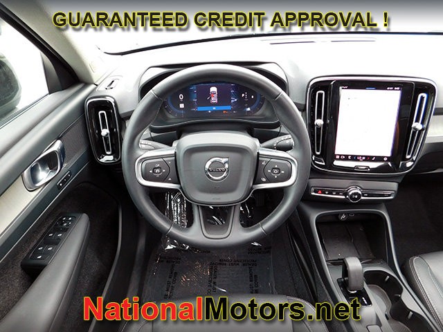 Volvo XC40 Vehicle Full-screen Gallery Image 16