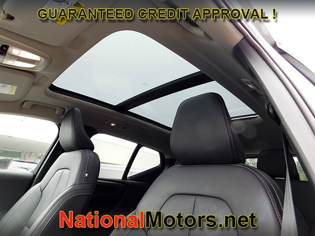 Volvo XC40 Vehicle Full-screen Gallery Image 20