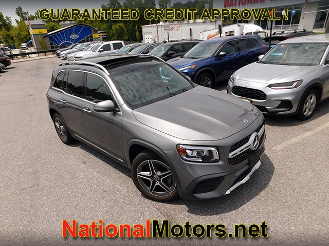 Mercedes-Benz GLB Vehicle Full-screen Gallery Image 02