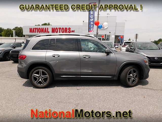 Mercedes-Benz GLB Vehicle Full-screen Gallery Image 04