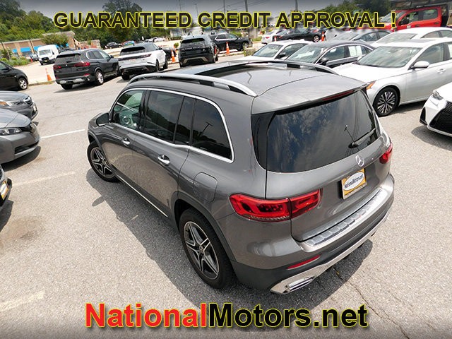Mercedes-Benz GLB Vehicle Full-screen Gallery Image 07