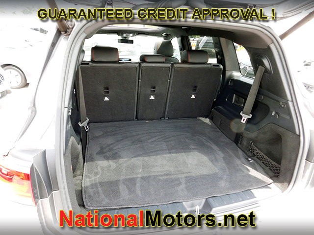 Mercedes-Benz GLB Vehicle Full-screen Gallery Image 08