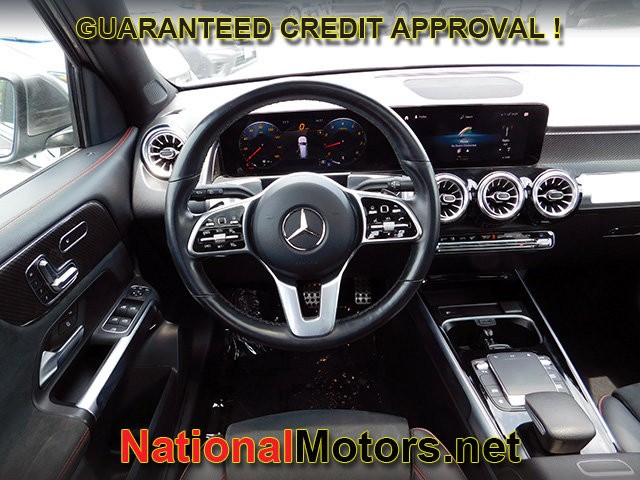Mercedes-Benz GLB Vehicle Full-screen Gallery Image 15