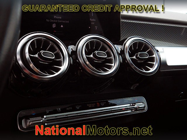Mercedes-Benz GLB Vehicle Full-screen Gallery Image 23