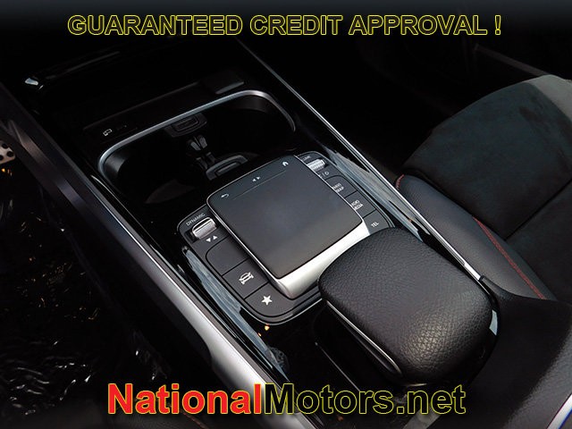 Mercedes-Benz GLB Vehicle Full-screen Gallery Image 24