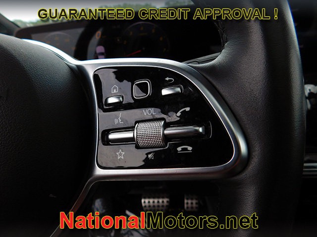 Mercedes-Benz GLB Vehicle Full-screen Gallery Image 25