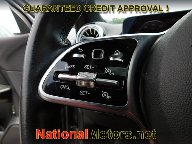Mercedes-Benz GLB Vehicle Full-screen Gallery Image 26