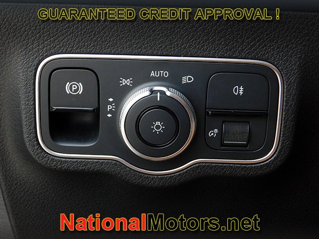 Mercedes-Benz GLB Vehicle Full-screen Gallery Image 28