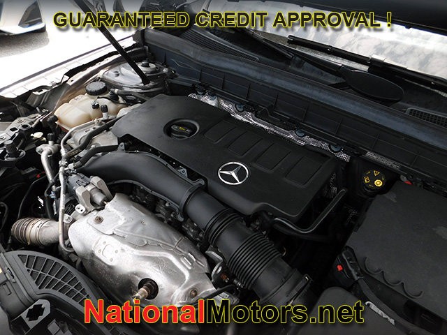 Mercedes-Benz GLB Vehicle Full-screen Gallery Image 29
