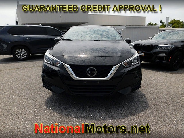 Nissan Versa Vehicle Full-screen Gallery Image 03