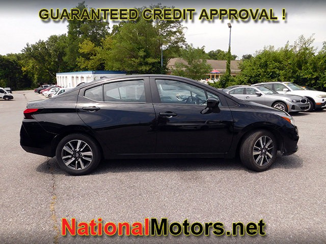 Nissan Versa Vehicle Full-screen Gallery Image 04