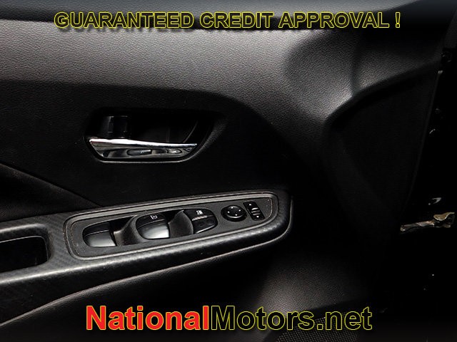 Nissan Versa Vehicle Full-screen Gallery Image 09