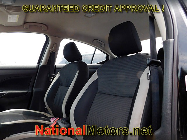 Nissan Versa Vehicle Full-screen Gallery Image 10