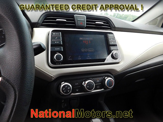 Nissan Versa Vehicle Full-screen Gallery Image 11