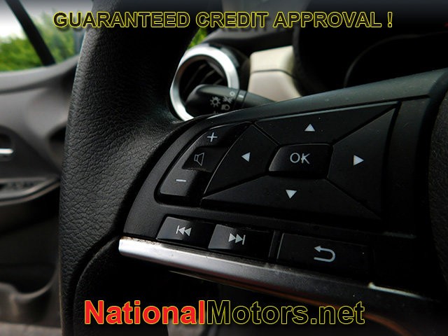 Nissan Versa Vehicle Full-screen Gallery Image 15