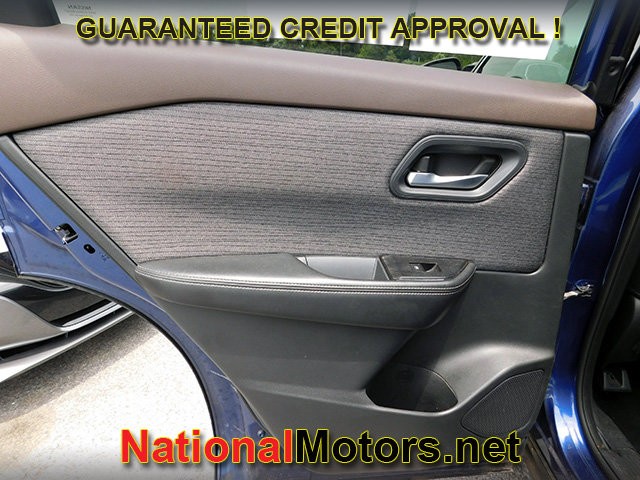 Nissan Rogue Vehicle Full-screen Gallery Image 06