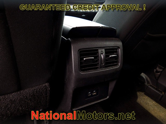 Nissan Rogue Vehicle Full-screen Gallery Image 08