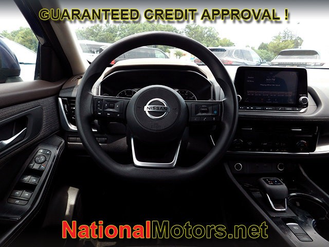Nissan Rogue Vehicle Full-screen Gallery Image 09