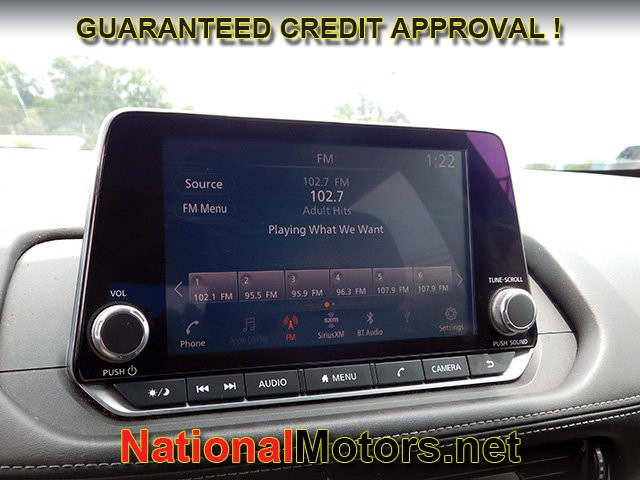 Nissan Rogue Vehicle Full-screen Gallery Image 13