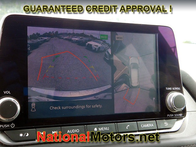 Nissan Rogue Vehicle Full-screen Gallery Image 14