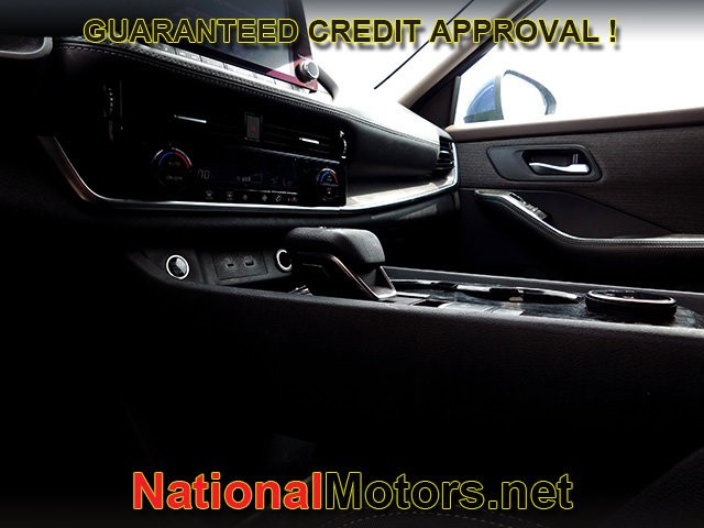 Nissan Rogue Vehicle Full-screen Gallery Image 15
