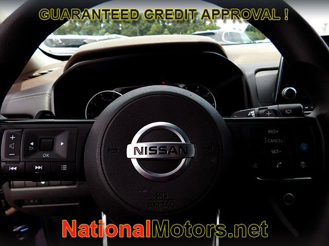 Nissan Rogue Vehicle Full-screen Gallery Image 16