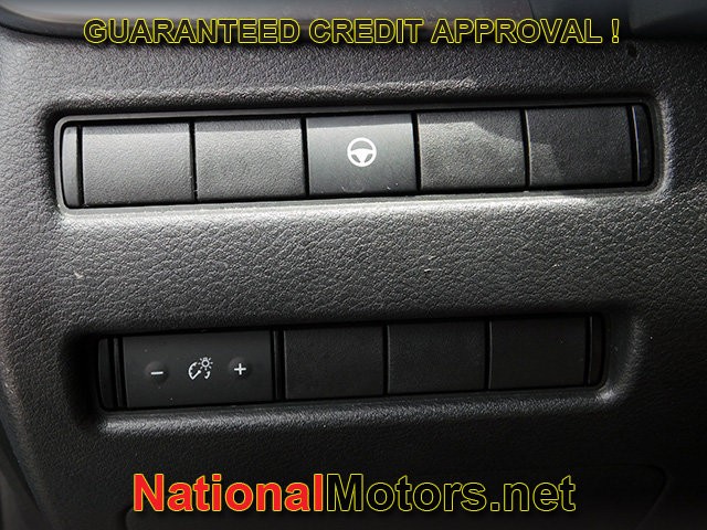 Nissan Rogue Vehicle Full-screen Gallery Image 18