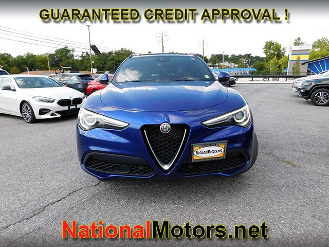 Alfa Romeo Stelvio Vehicle Full-screen Gallery Image 03