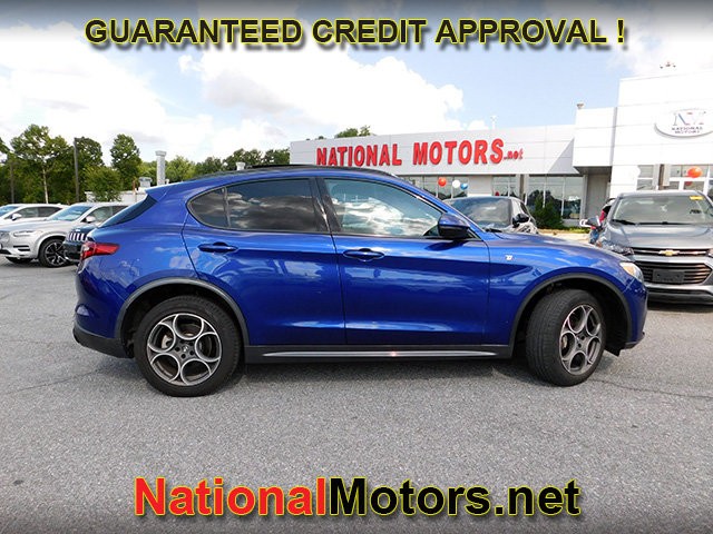 Alfa Romeo Stelvio Vehicle Full-screen Gallery Image 04