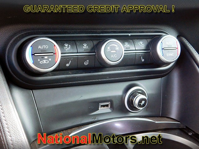 Alfa Romeo Stelvio Vehicle Full-screen Gallery Image 25