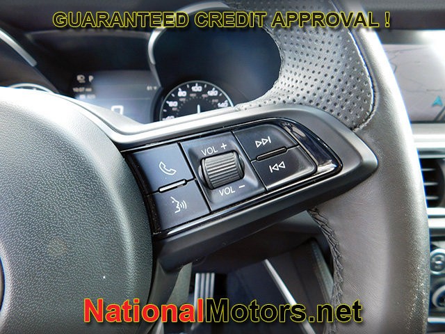 Alfa Romeo Stelvio Vehicle Full-screen Gallery Image 27