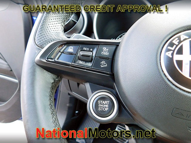 Alfa Romeo Stelvio Vehicle Full-screen Gallery Image 28