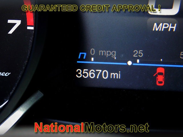 Alfa Romeo Stelvio Vehicle Full-screen Gallery Image 29