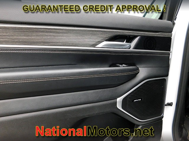 Jeep Wagoneer L Vehicle Full-screen Gallery Image 12