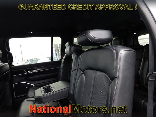 Jeep Wagoneer L Vehicle Full-screen Gallery Image 13
