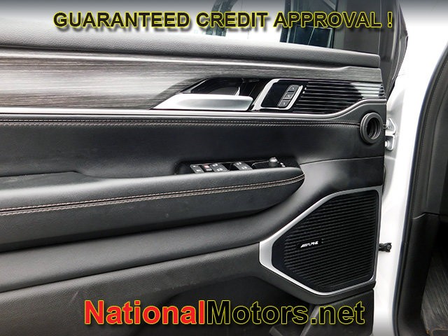 Jeep Wagoneer L Vehicle Full-screen Gallery Image 16