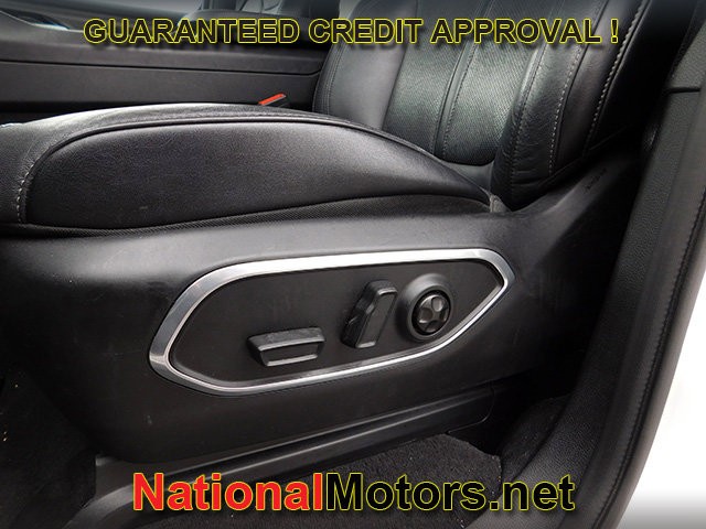 Jeep Wagoneer L Vehicle Full-screen Gallery Image 17