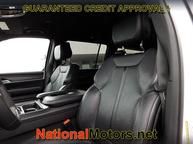 Jeep Wagoneer L Vehicle Full-screen Gallery Image 18