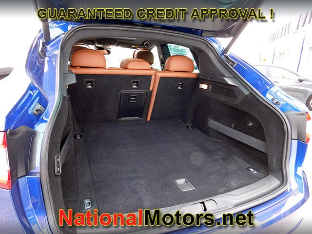 Maserati Levante Vehicle Full-screen Gallery Image 09