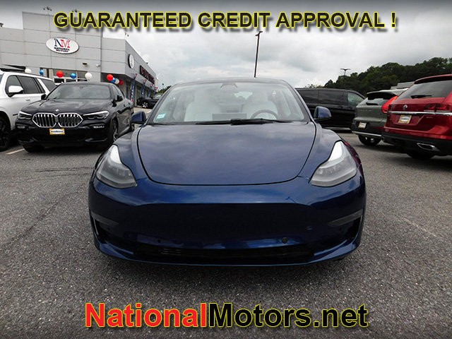 Tesla Model 3 Vehicle Full-screen Gallery Image 02