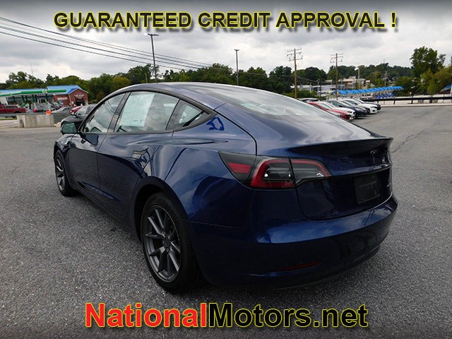 Tesla Model 3 Vehicle Full-screen Gallery Image 04