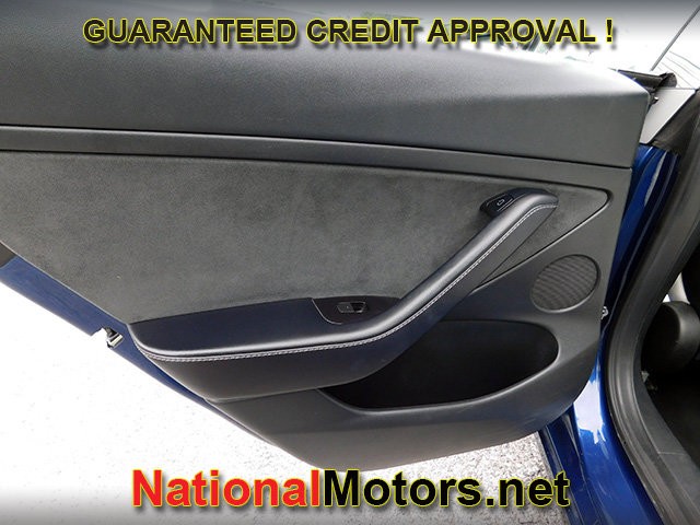 Tesla Model 3 Vehicle Full-screen Gallery Image 08