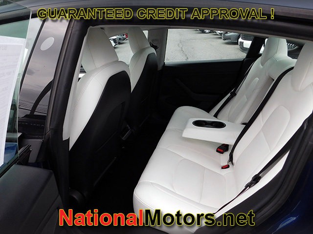 Tesla Model 3 Vehicle Full-screen Gallery Image 09