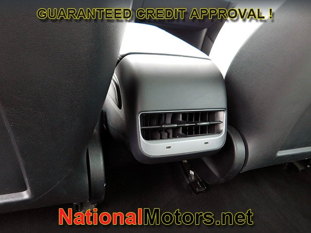 Tesla Model 3 Vehicle Full-screen Gallery Image 10
