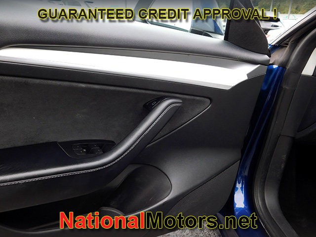 Tesla Model 3 Vehicle Full-screen Gallery Image 12